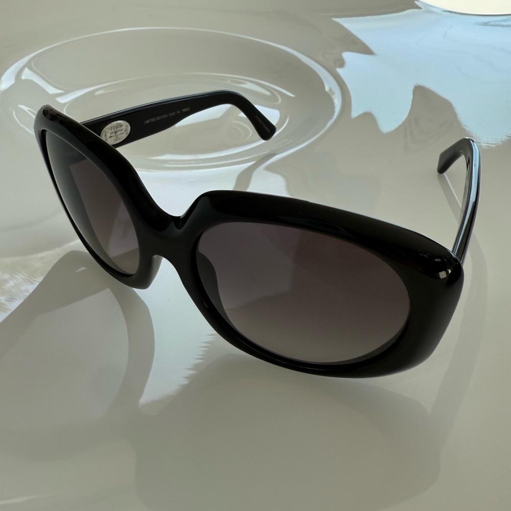 Fendi Black Oversized Sunglasses with Gradient Lenses